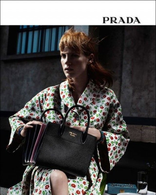 Фото 52653 к новости Джессика Честейн стала новым лицом Prada