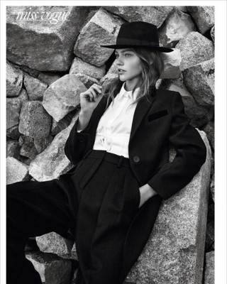 Фото 52781 к новости Саша Пивоварова на страницах Vogue