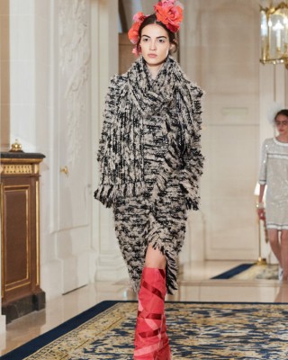 Фото 53743 к новости Лили-Роуз Депп и другие в показе Модного дома Chanel