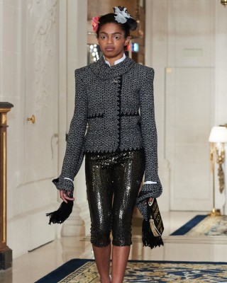 Фото 53762 к новости Лили-Роуз Депп и другие в показе Модного дома Chanel