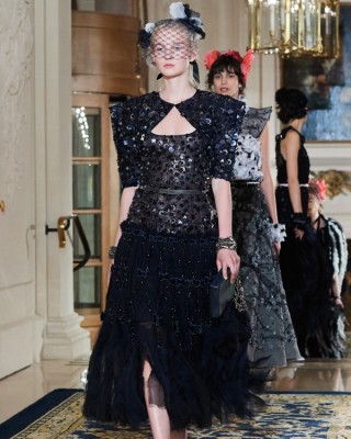 Фото 53799 к новости Лили-Роуз Депп и другие в показе Модного дома Chanel