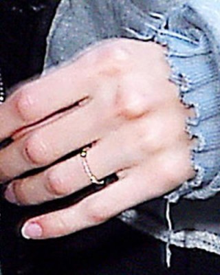 Джиджи Хадид с кольцом на безымянном пальце