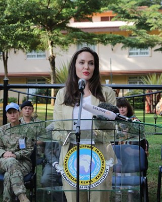Анджелина Джоли в Кении