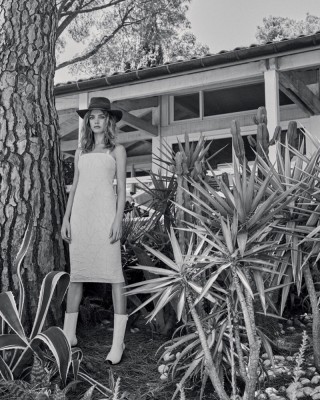 Шелковое платье Loewe, cапоги из искусственной кожи Stella McCartney,  фетровая шляпа Cover # 1