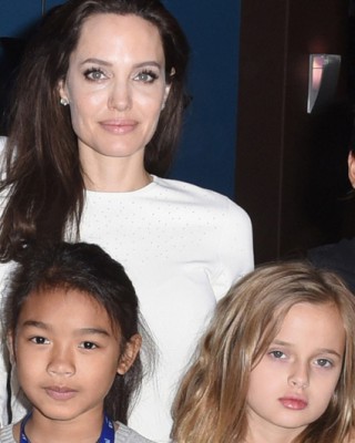 Сэреум Моч, Анджелина Джоли с дочерью Вивьен