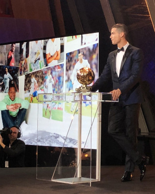 Фото 62714 к новости Криштиану Роналду получил Золотой мяч