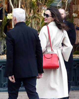 Фото 63911 к новости Анджелина Джоли в рекламе нового аромата Guerlain