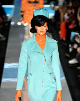 Фото 64317 к новости Показ Moschino на Неделе моды в Милане