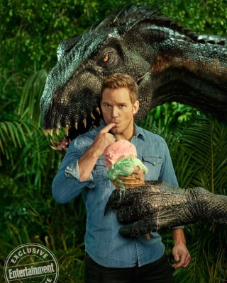 Фото 65246 к новости Крис Прэтт сделал селфи с динозавром