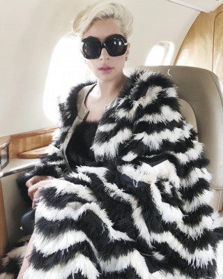Фото 65962 к новости Леди Гага вернулась к эпатажу