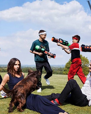 Фото 67398 к новости Виктория Бекхэм с детьми снялась для Vogue