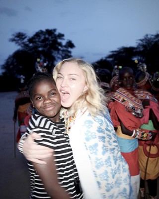 Мадонна с дочерью Мерси Джеймс