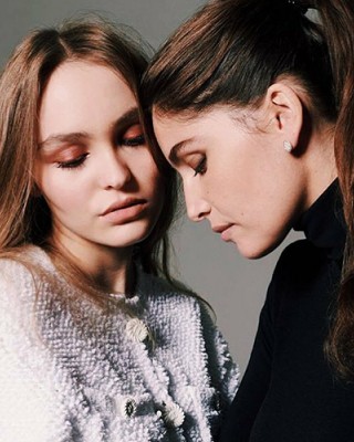 Фото 68913 к новости Лили-Роуз Депп и Летиция Каста украсили обложку Madame Figaro