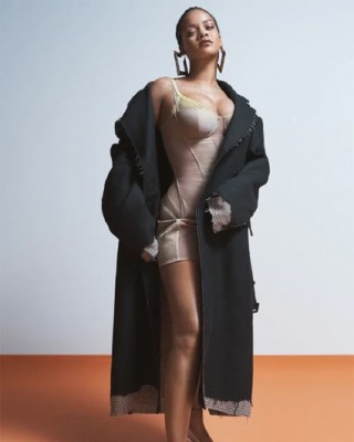 Фото 70063 к новости Рианна снялась в горячем фотосете для Vogue