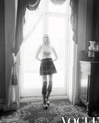 Фото 70811 к новости Софи Тернер украсила обложку Vogue