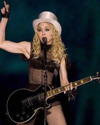 Фото 71500 к новости Мадонна замечена в компании 26-летнего танцора