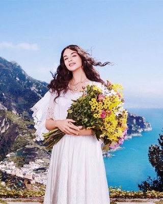 Фото 71602 к новости Дочь Венсана Касселя и Моники Беллуччи стала лицом нового аромата Dolce & Gabbana