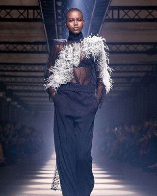 Фото 71953 к новости На Неделе моды в Париже прошел показ Givenchy
