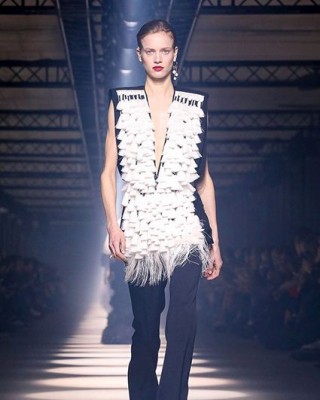 Фото 71958 к новости На Неделе моды в Париже прошел показ Givenchy