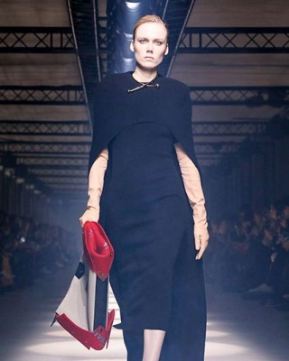 Фото 71962 к новости На Неделе моды в Париже прошел показ Givenchy
