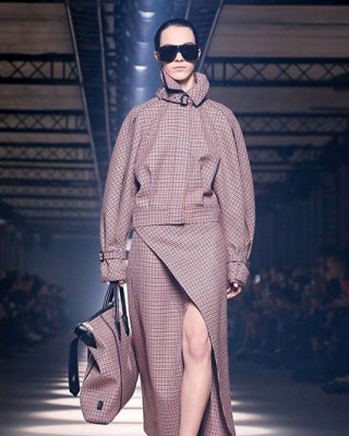 Фото 71968 к новости На Неделе моды в Париже прошел показ Givenchy