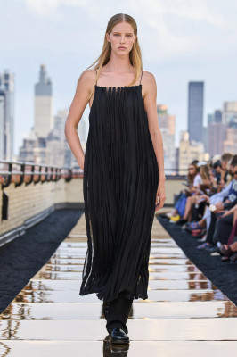COS Fall/Winter 2022 Fashion Show 