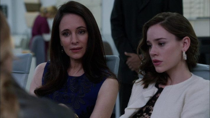 Madeleine Stowe - Revenge (2013) 2x22 'Truth: Part 2'