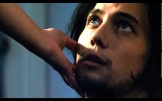 Jackson Rathbone and Laura Donnelly kiss in 'Dread'