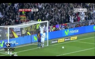 Криштиано Роналдо забивает "Барселоне"
