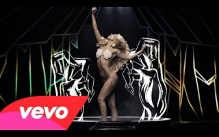 Леди Гага выпустила видео на песню Applause