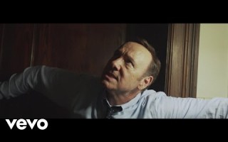 Кевин Спейси в новом клипе Тома Оделла "Here I Am"