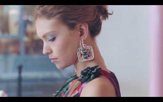 Аризона Мьюз в рекламном ролике Chanel