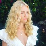 Beth Behrs Instagram Icon