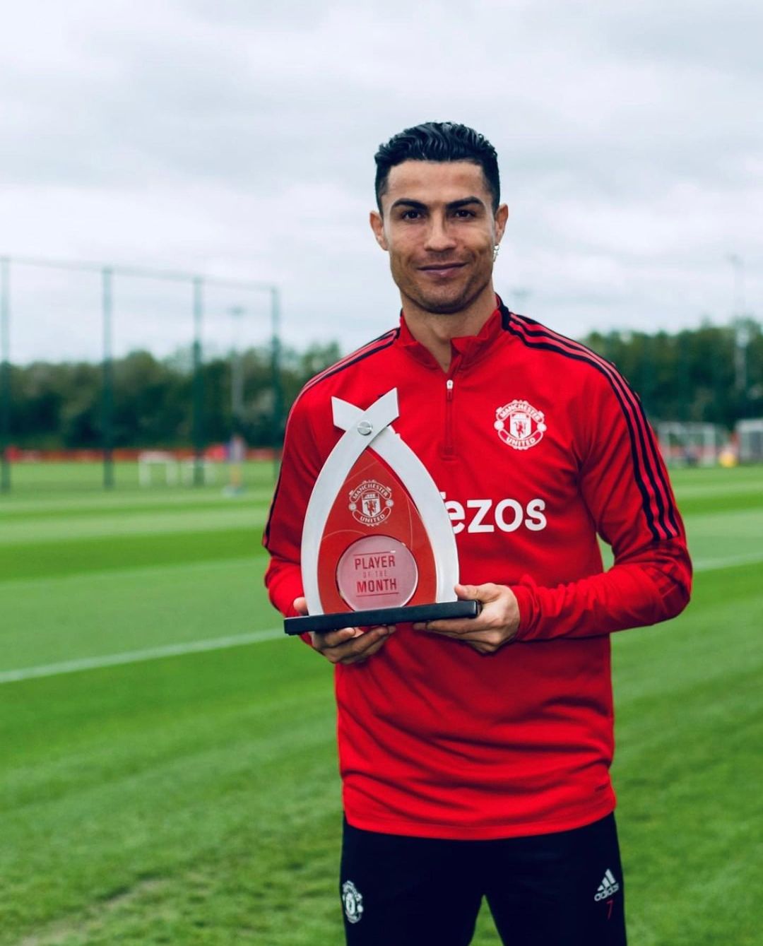 Thanks to all the supporters who voted for me and to all my teammates who helped me achieve this award once again. I’m always proud to represent this amazing club and it’s very gratifying to be acknowledged by the Man. United community.????????????????
