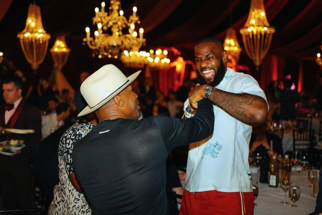 Had the ???? crackin da fuk up last night! Good vibes at Carbone last night… i’ll let y’all guess what we were talking about… @kingjames ???? ???????? if I got him laughing like that imagine what it’s gonna be like when you see me on my stand up tour… “I GOT A STORY TO TELL” #backonmyfunnyshit