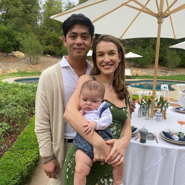 i don’t think it gets more precious than this. 100 days on earth for baby Theo ???? @nathaliaramos x @derek_an