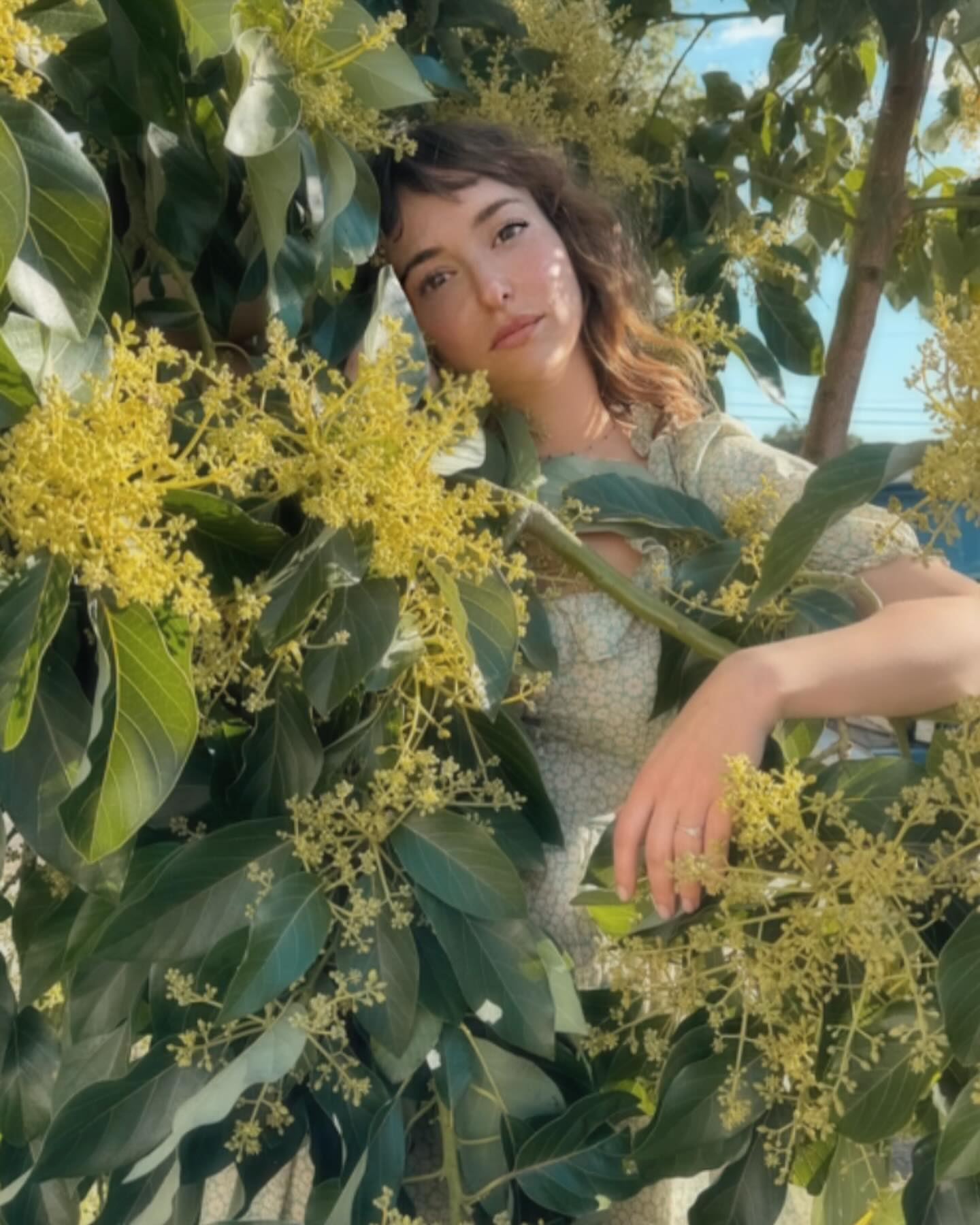 Milana Vayntrub'S Captivating Instagram Content - l6vltq6
