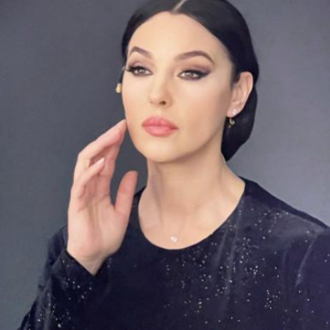 ❤️ Behind the scene, getting ready before the stage at the theater in Istanbul two days ago  for “Maria Callas: Letters & Memoirs” 
Director and Photo by @tomvolf 
and tonight in London at the theater #hermajestystheatre 
@piuent
Makeup @letiziacarnevale 
Earrings @cartier 

#monicabellucci#behindthescene#makeup#mariacallas#lettersandmemoirs#director#photography#tomvolf#tonight#london