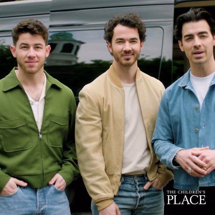 We’re teaming up with @childrensplace to find 1 lucky and deserving school of $100,000 towards their school’s improvement. Plus, get a chance to see @jonasbrothers live!!Will your school win? Head to the link in bio to enter and get all the details ???? #ad