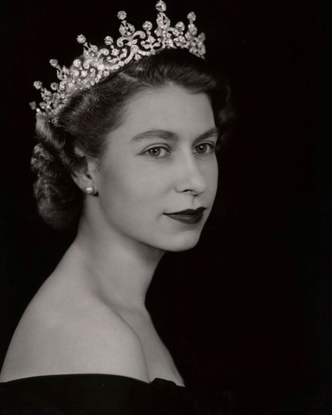 Her Majesty Queen Elizabeth II, thank you for your life of service and grace. Rest in Peace.