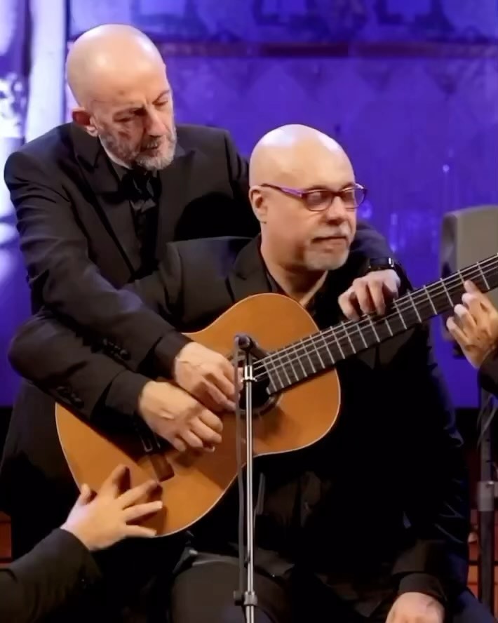 Two’s company, three’s a crowd, but four’s a concert :-) Love this! @barcelona_guitar_trio