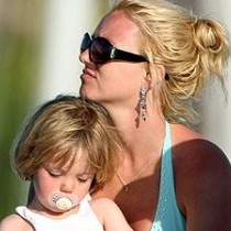 Бритни Спирс признали лучшей мамой в Голливуде