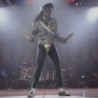 Годовщина смерти Джексона: одни фанаты плачут, другие танцуют