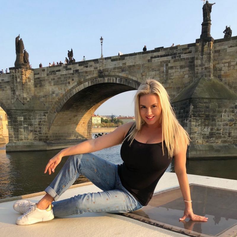 Анна Семенович забыла в Праге о диете 
