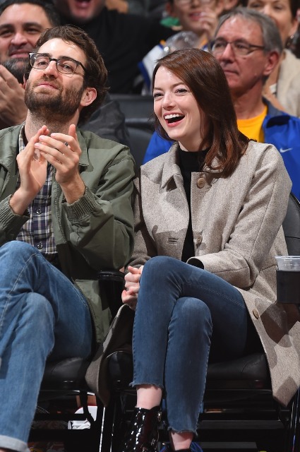 Эмма Стоун и Дэйв МакКари посетили баскетбольный матч